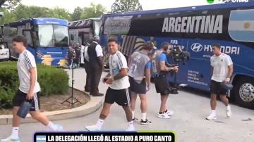 Cantando y bien manijas: así llegó el plantel argentino al estadio para jugar con Inglaterra