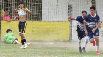 Estudiantes hizo negocio en Fernández, empató con Independiente y se metió en las semifinales de Reserva