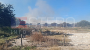 Susto en La Banda por una quema de pastizales que se acercó hacia una vivienda