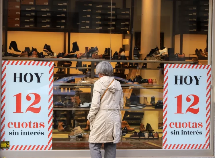 Ventas minoristas: el Mundial y el aguinaldo le dieron un respiro a los comercios