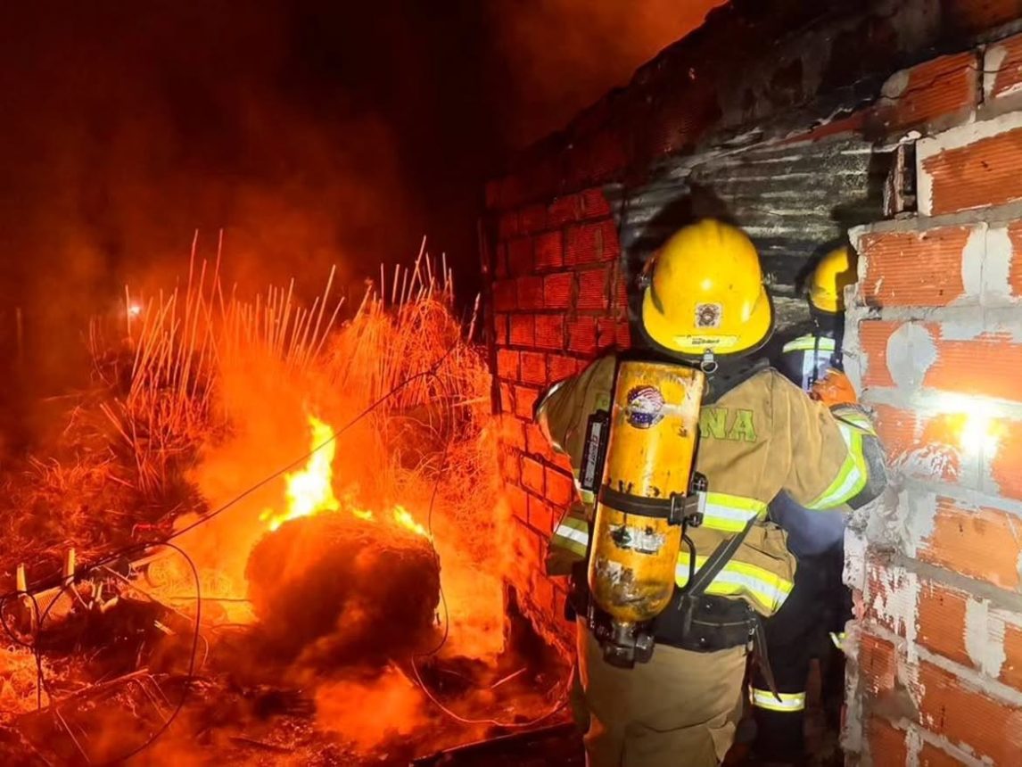 Desesperación en el B° Juan XXIII: un hombre prendió fuego la casa en la que vive su hermana