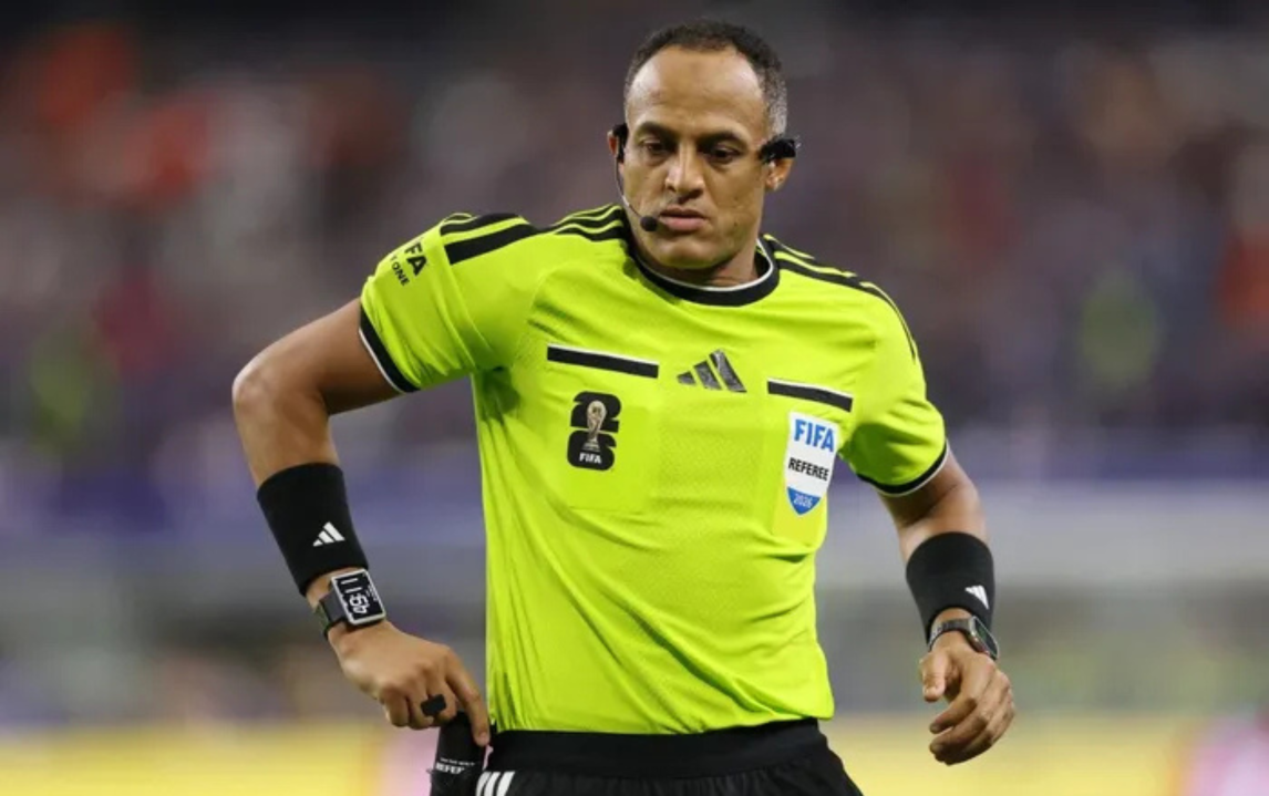 Ismail Elfath, el árbitro elegido para dirigir Argentina-Inglaterra en la semifinal del Mundial