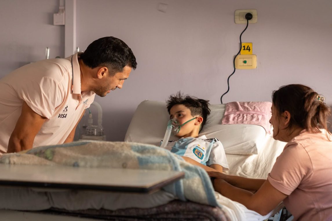 Los Pumas compartieron una jornada solidaria con niños internados en el CePSI
