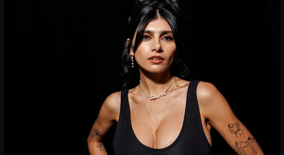 Quién es Mia Khalifa, la ex actriz de cine para adultos que revolucionó las redes con Rosalía