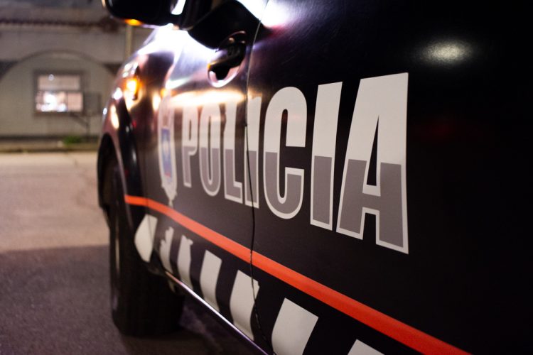 Quiso prenderse fuego en una esquina céntrica y la Policía evitó una tragedia