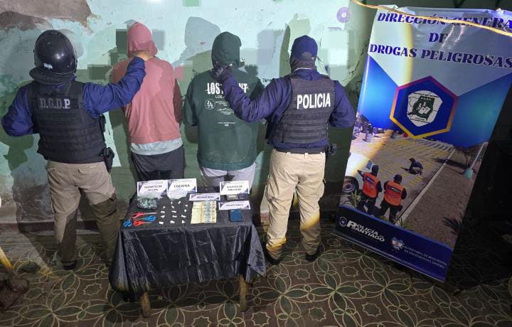 Clodomira: secuestran 123 envoltorios de nylon con cocaína y detienen a dos hombres