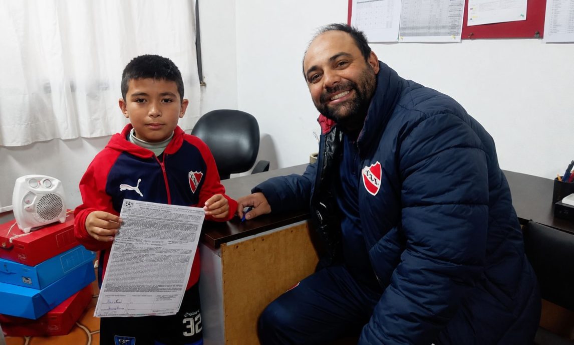Orgullo añatuyense: Valentino Roldán firmó con Independiente de Avellaneda