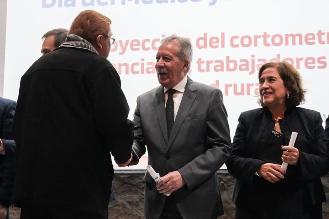 El gobernador Elías Suárez presidió el acto central por el Día del Médico y ratificó el compromiso del estado con el arraigo de la salud pública rural