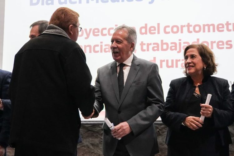 El gobernador Elías Suárez presidió el acto central por el Día del Médico y ratificó el compromiso del estado con el arraigo de la salud pública rural