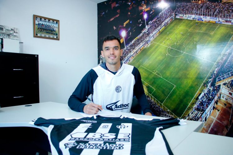 Suma experiencia en la zaga central: el colombiano Felipe Aguilar estampó la firma en Central Córdoba