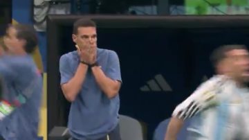 VIDEO: Al borde de las lágrimas, la reacción de Scaloni tras el gol de Enzo Fernández