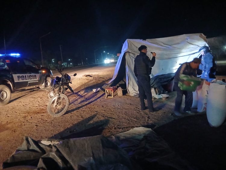 Tras una pelea, desalojaron una carpa ilegal ubicada a la vera de la ruta 92