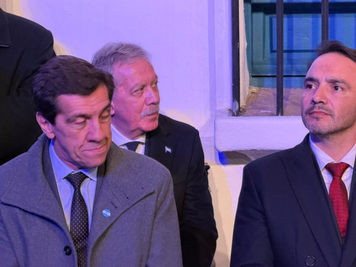 El gobernador Elías Suárez participó de la vigilia histórica en la Casa de Tucumán