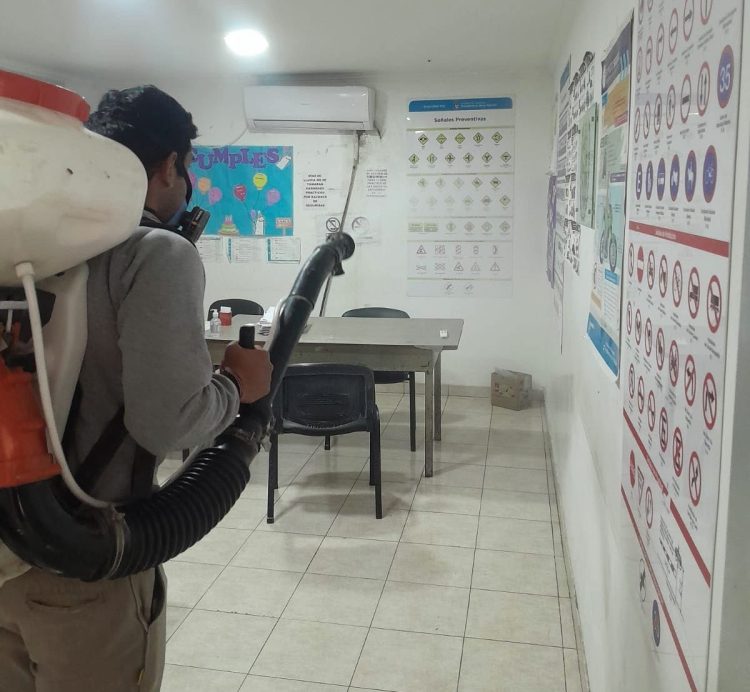 Realizaron tareas de sanitización y fumigación en el SUM de la Terminal de Ómnibus