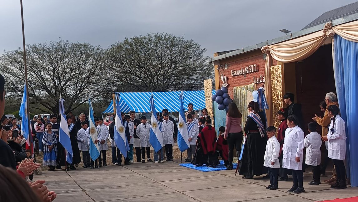 La Escuela N° 377 de La Cañada celebró sus 50 años con un emotivo homenaje a quienes hicieron posible su creación