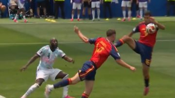 VIDEO: El polémico penal que reclamó Bélgica y que el VAR no cobró ante España