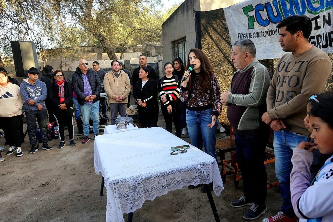 Los candidatos del FCU dialogaron con vecinos del barrio Villa Griselda