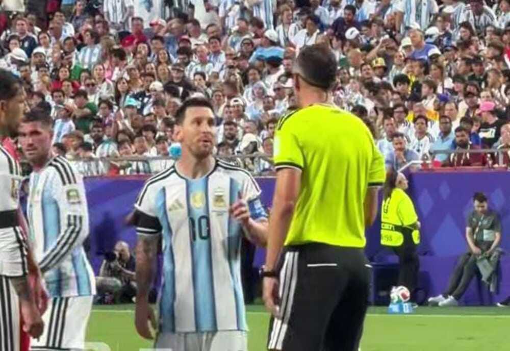 ¿Qué le dijo el árbitro a Messi? La reacción del capitán argentino que se volvió viral