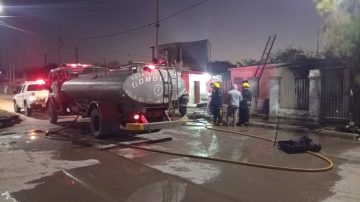 Incendio en una vivienda de Añatuya: una mujer mayor resultó ilesa