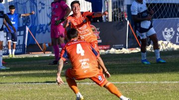 Sarmiento bajó al líder, volvió al triunfo y se ilusiona con la clasificación