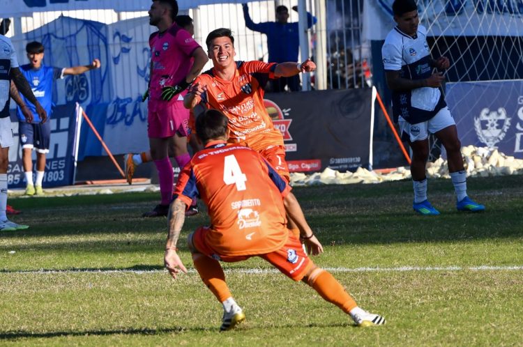 Sarmiento bajó al líder, volvió al triunfo y se ilusiona con la clasificación