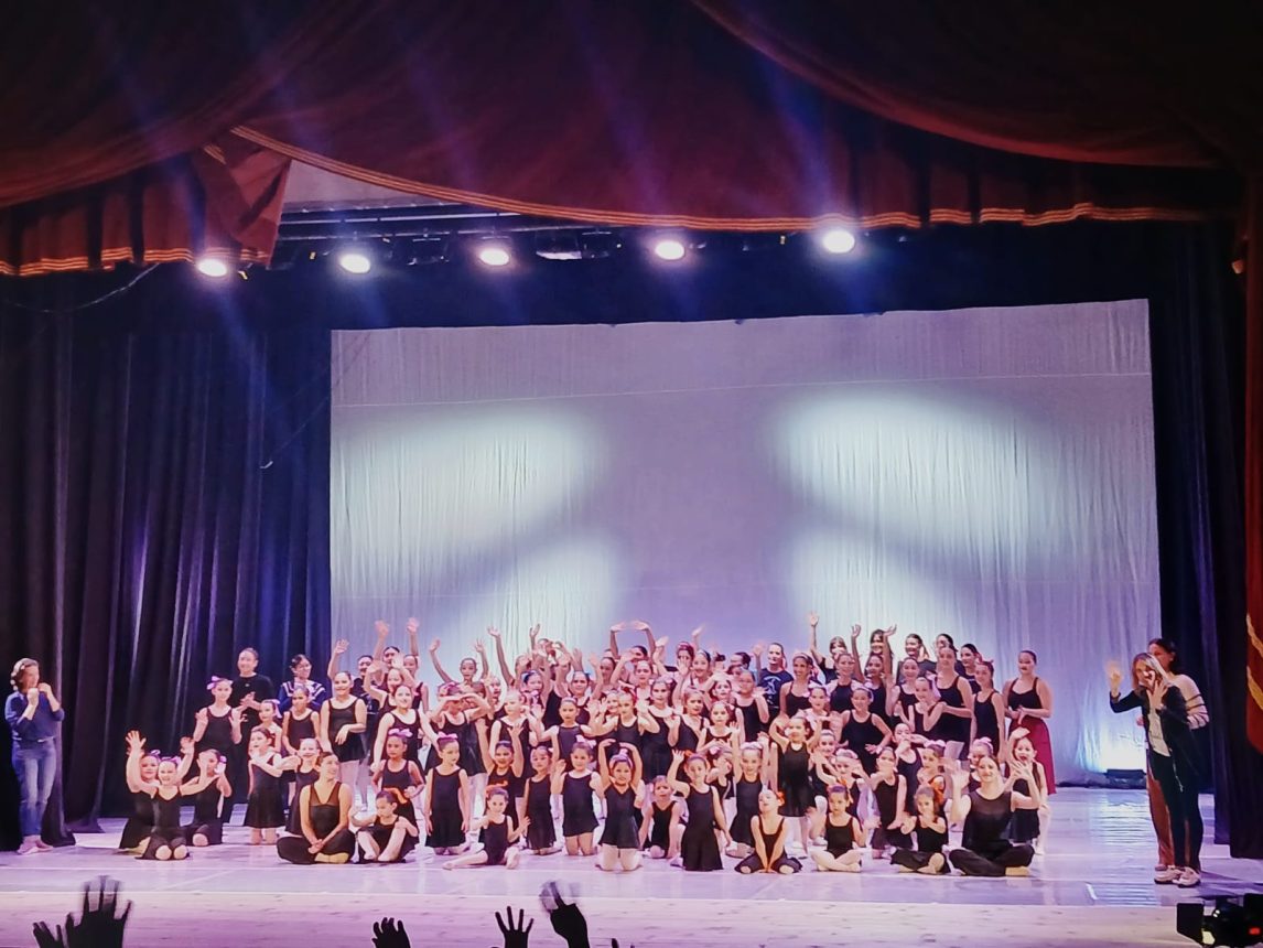El Estudio de Ballet de Eugenia Morán presentó su muestra semestral ante un Teatro 25 de Mayo colmado