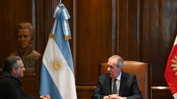 El gobernador Elías Suárez recibió al filósofo Darío Z