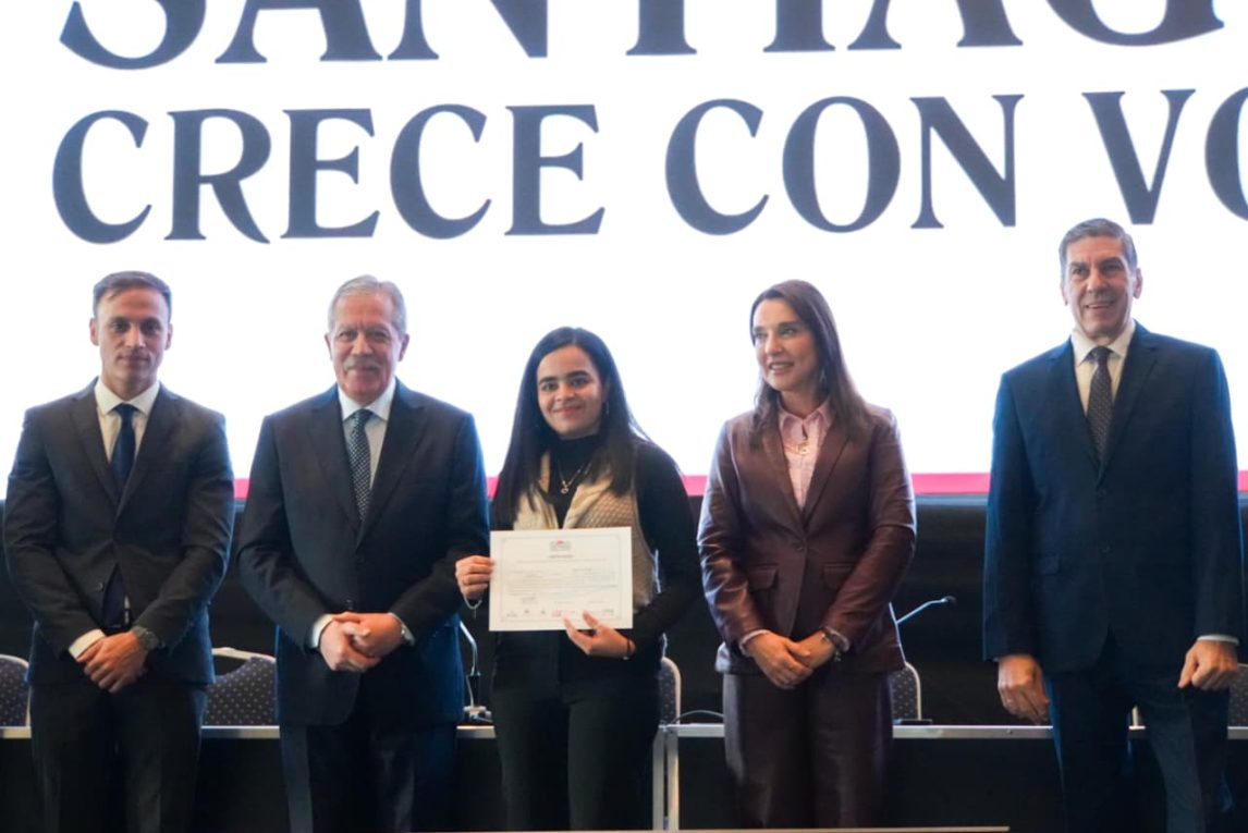 “Detrás de cada uno hay una historia de esfuerzo”: Mariela Nassif en la entrega de certificados del programa Santiago Crece con Vos