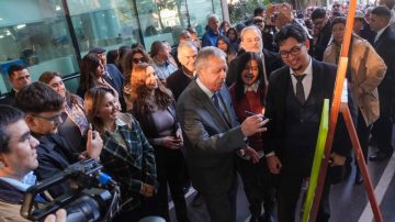 El gobernador Elías Suárez participó de la muestra anual del Instituto Superior de Bellas Artes Juan Yapari