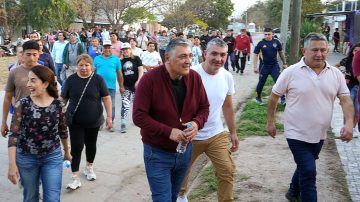 Nediani recorrió el barrio El Rincón y habilitó la nueva iluminación de la cancha de la Escuelita de Fútbol “Pájaro” Quiñones