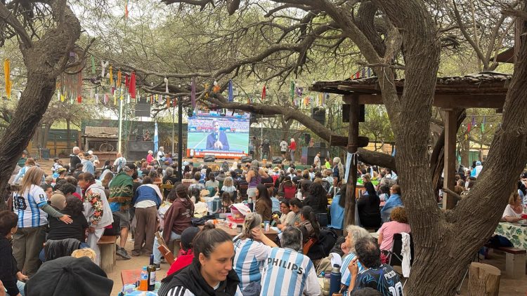 FOTOS. Así esperaban la final del Mundial 2026 en el Patio del Indio Froilán