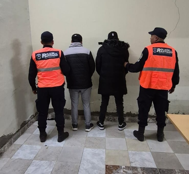 Aprehenden a dos jóvenes que estaban parados en plena ruta 6: tenían marihuana en su poder