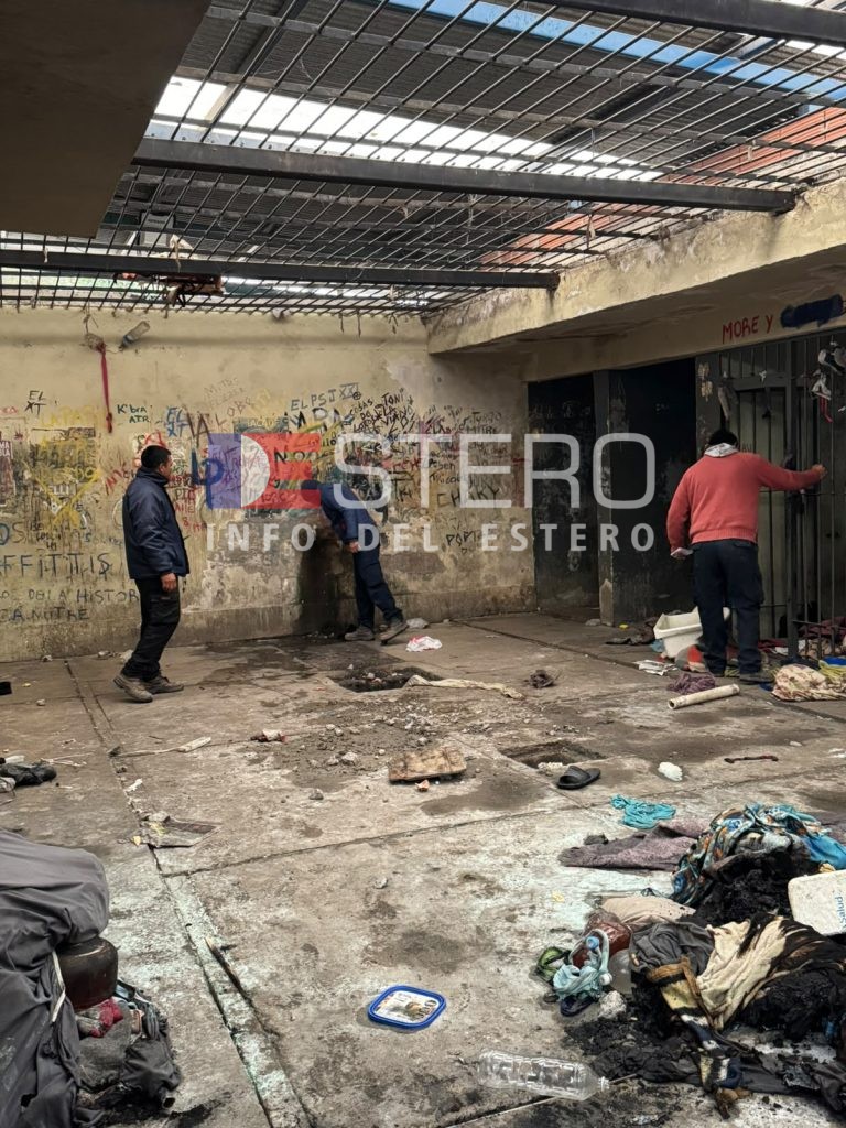 Exclusivo: así quedó el calabozo de la Comisaría Sexta tras la quema de colchones y traslado de presos