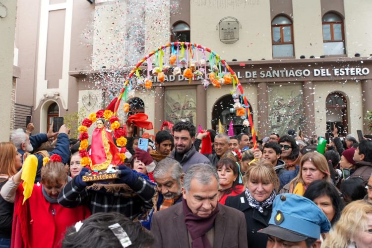 Color, teatro y alegría: la Acción Teatral Urbana llenó de vida las calles de Santiago