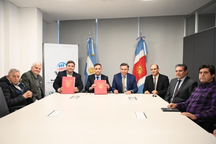 El Gobierno firmó un convenio con el Colegio de Ingenieros Agrónomos para fortalecer las Agencias de Desarrollo Territorial