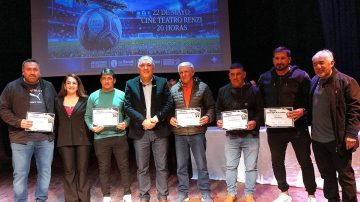 El municipio distinguirá a jugadores destacados de vóley y básquet bandeños