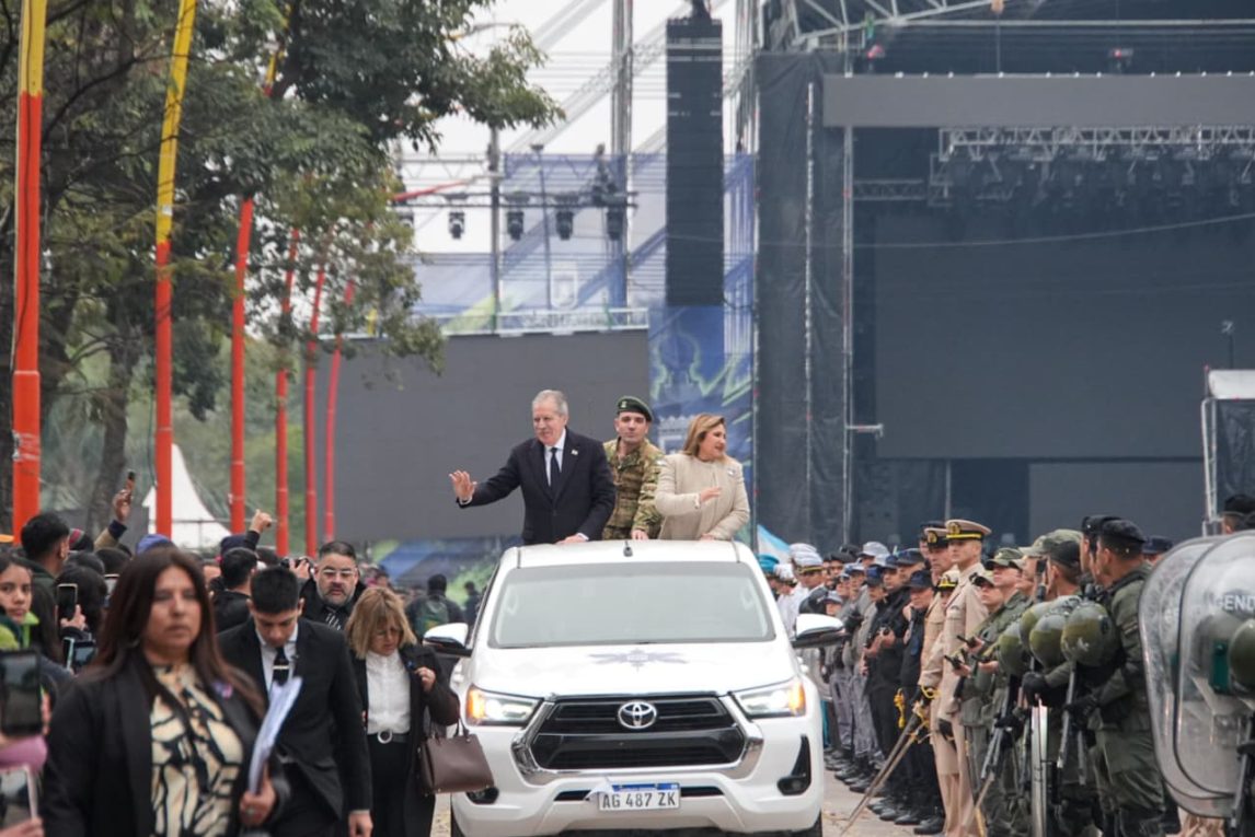 Santiago del Estero cumple 473 años: las mejores imágenes del desfile cívico militar