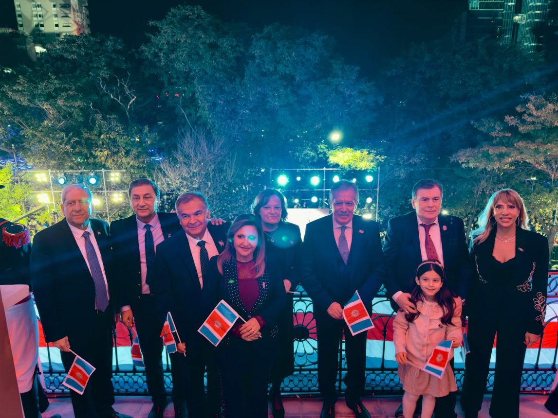 El gobernador participó de la Velada de Gala por el 473° aniversario de la Madre de Ciudades