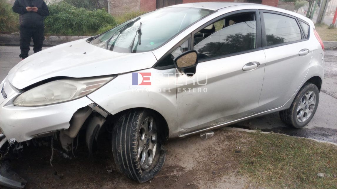 Conductor embistió el cordón cuneta; iba ebrio, sin carnet y con el seguro vencido