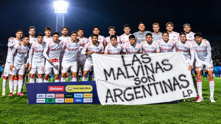 Argentinos Juniors impulsa un homenaje a Malvinas con un parche gratuito para sus hinchas en sus camisetas
