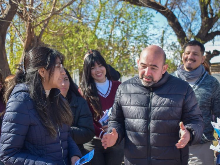 Pablo Mirolo y dirigentes de Libres del Sur recorrieron diversas ferias bandeñas