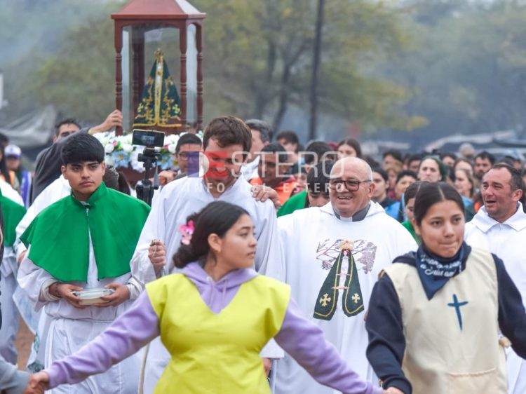 Huachana inició el triduo solemne con el traslado de la imagen al templete y una incesante llegada de peregrinos