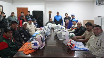 Equipos pertenecientes a la Liga C40 recibieron camisetas y pelotas
