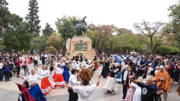 Santiago del Estero cierra el Mes Aniversario con una multitudinaria edición de Santiago Baila en Plaza Libertad
