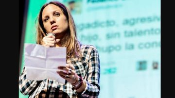 La comediante Agustina Aguilar desembarca en Santiago con un stand up que mezcla nostalgia y actualidad