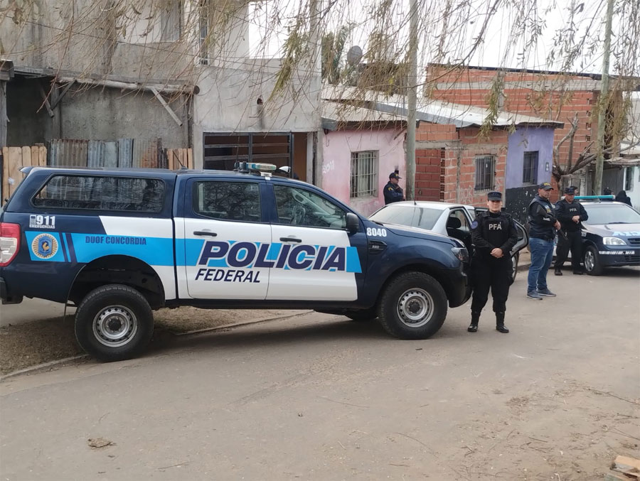 Comercialización de drogas: desarticularon una banda que operaba en los barrios Parque del Río, 8 de Abril y tres más