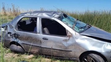 Enfermera protagonizó un violento vuelco en un camino vecinal cuando se dirigía a su trabajo