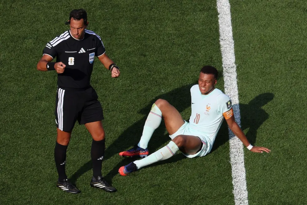 Qué le pasó a Mbappé: la molestia que preocupa a toda Francia