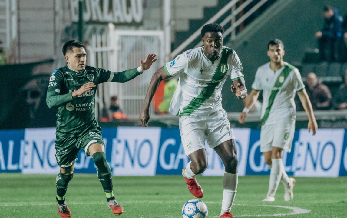 Banfield venció a Sarmiento y consiguió su primer triunfo en el Torneo Clausura