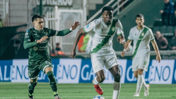 Banfield venció a Sarmiento y consiguió su primer triunfo en el Torneo Clausura